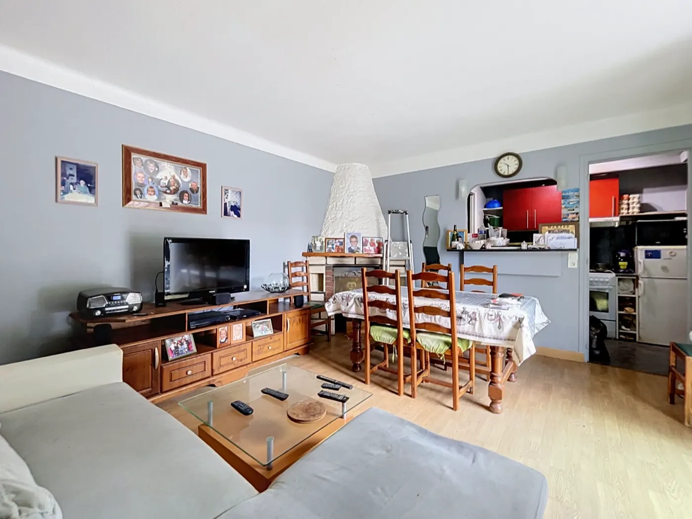 Séjour avec cheminée d'un appartement du Quai Maurice Riquiez