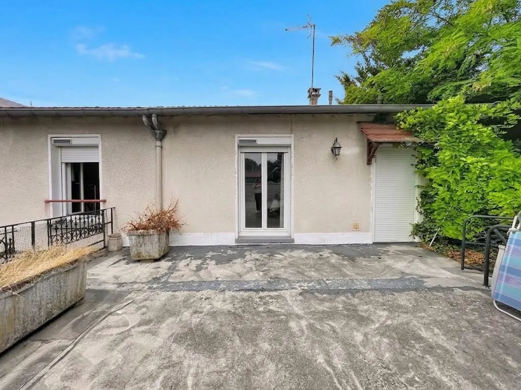 Terrasse et cour du 41 Quai Maurice Riquiez à Corbeil-Essonnes